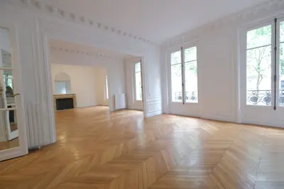 un appartement à Paris