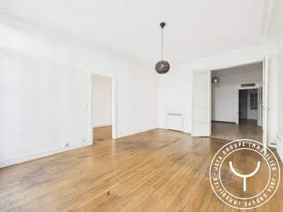 un appartement à Paris