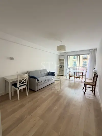 un appartement à Paris