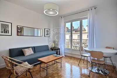 un studio à Paris