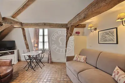 un studio à Paris