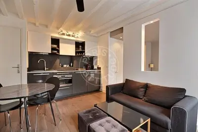 un studio à Paris