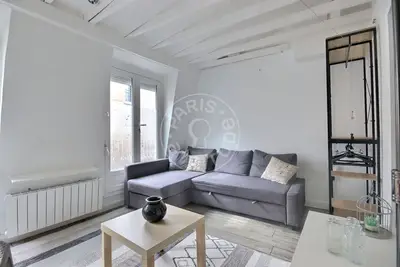 un studio à Paris