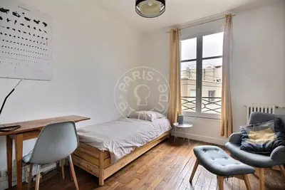 un studio à Paris