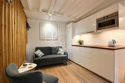 un studio à Paris