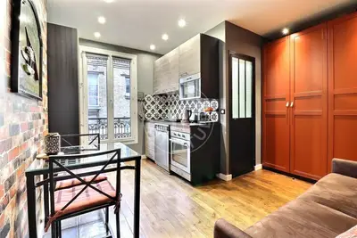 un studio à Paris