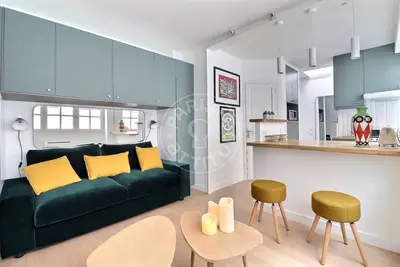 un studio à Paris