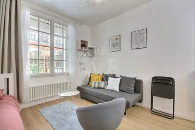 un studio à Paris
