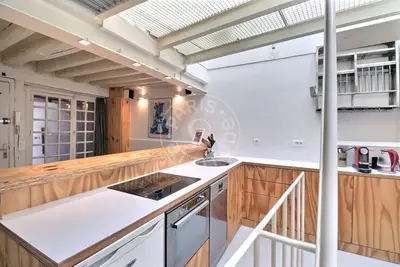 un studio à Paris