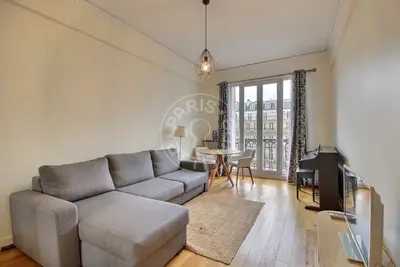 un studio à Paris