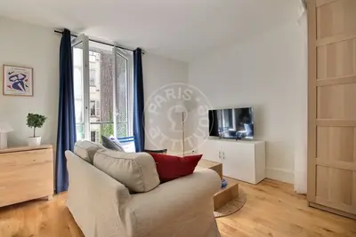 un studio à Paris