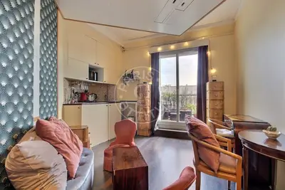 un studio à Paris