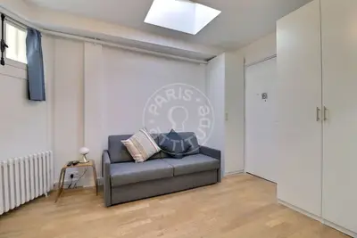 un studio à Paris