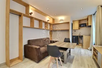 un studio à Paris