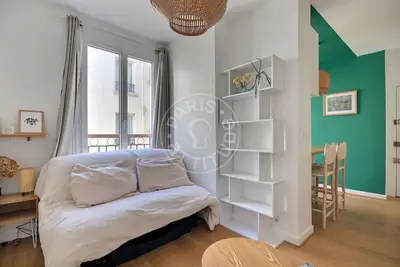 un studio à Paris