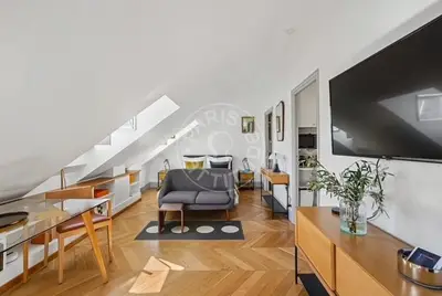 un studio à Paris