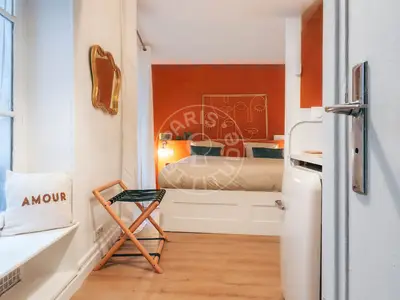 un studio à Paris