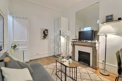 un studio à Paris