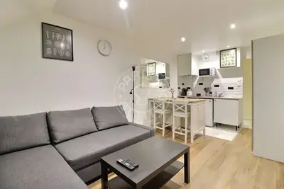 un studio à Paris