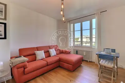 un studio à Paris