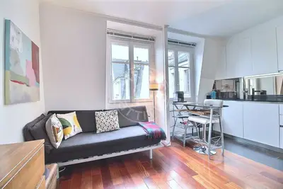 un studio à Paris