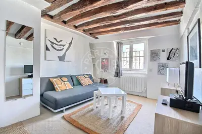 un studio à Paris