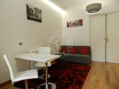 un studio à Paris
