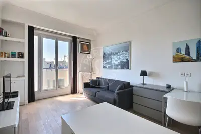 un studio à Paris