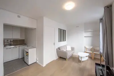 un studio à Paris