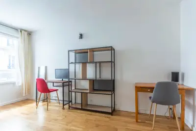 un studio à Paris