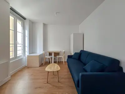 un studio à Paris