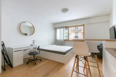 un studio à Paris