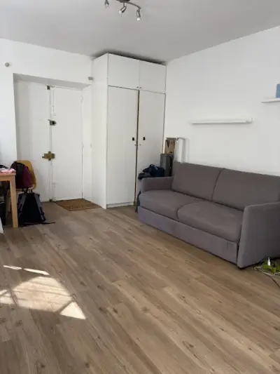 un studio à Paris