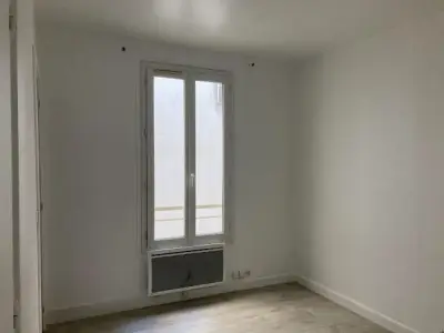 un studio à Paris
