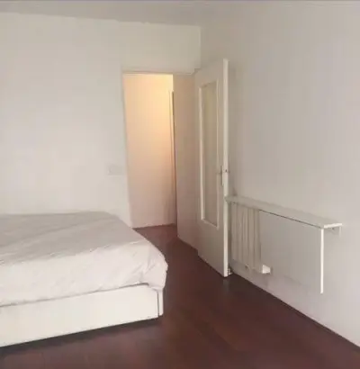 un studio à Paris