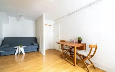 un studio à Paris