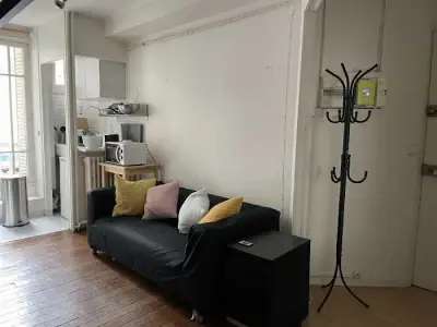 un studio à Paris