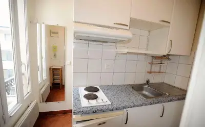 un studio à Paris