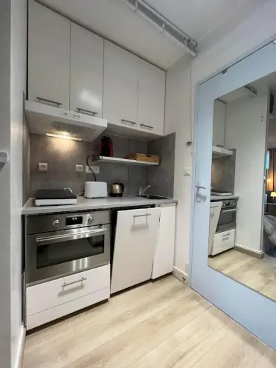 un studio à Paris