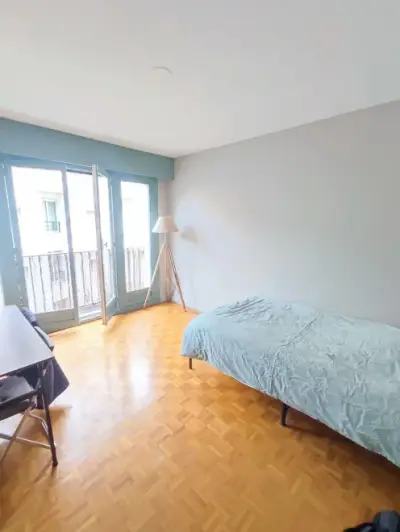 un studio à Paris