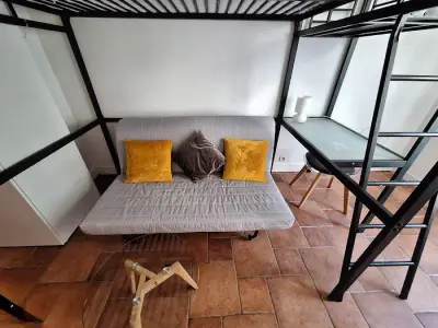 un studio à Paris