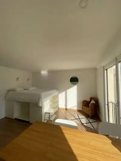 un studio à Paris