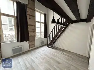 un studio à Paris