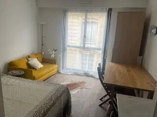 un studio à Paris