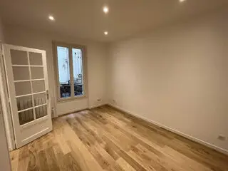 un studio à Paris