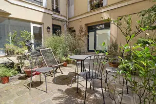 un studio à Paris