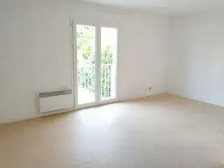 un studio à Paris