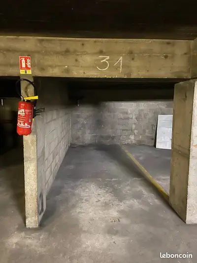 Parking/box 1 pièce 10 m²