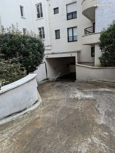 Parking/box 13 m² PARIS
