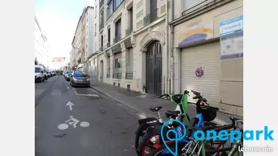 Parking/box 12 m² PARIS 11